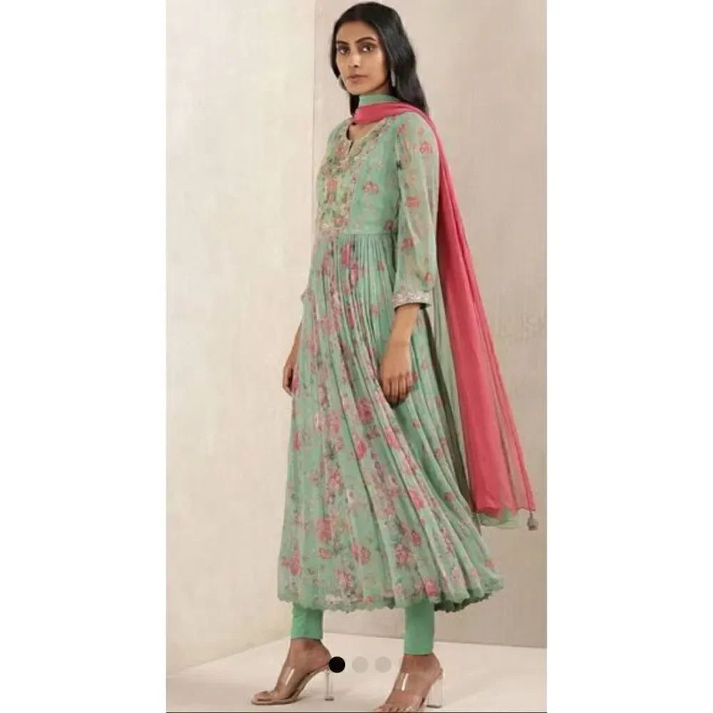 RITU KUMAR
Floral Print Anarkali Kurta Dress Size M in Garden Green